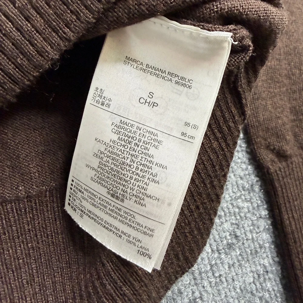 Banana Republic Sweater Mens Small Brown 100%‎ Extra Fine Merino Wool V-Neck